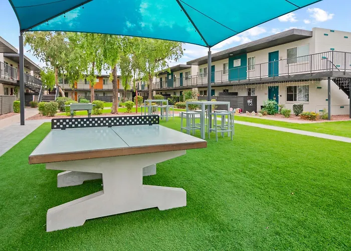 2b1b Stylish Haven - Pool And Parking Apartment *