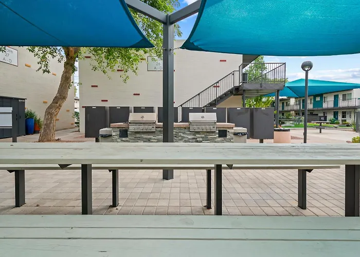 2b1b Stylish Haven - Pool And Parking Apartment *