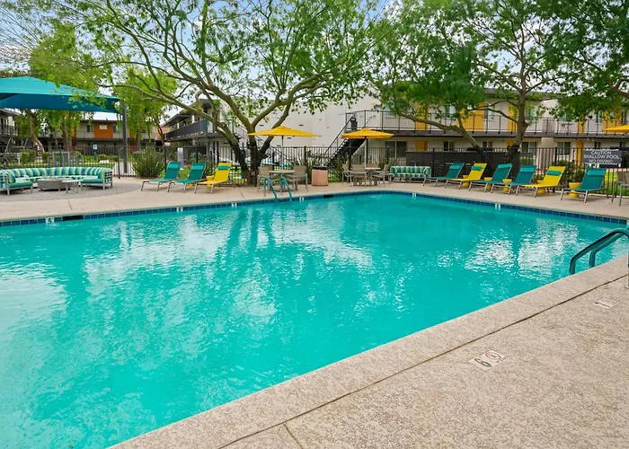 2b1b Stylish Haven - Pool And Parking Apartment Tempe