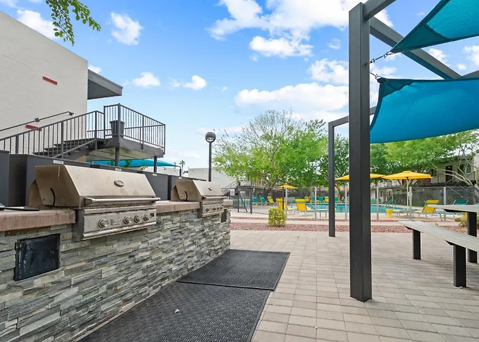 Apartment 2b1b Stylish Haven - Pool And Parking *