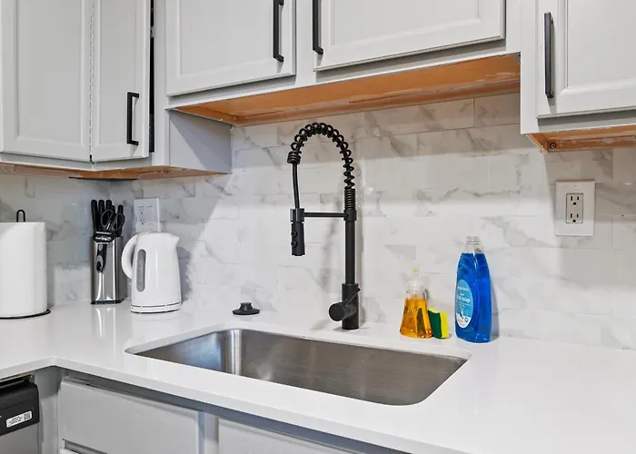 2b1b Stylish Haven - Pool And Parking Apartment Tempe
